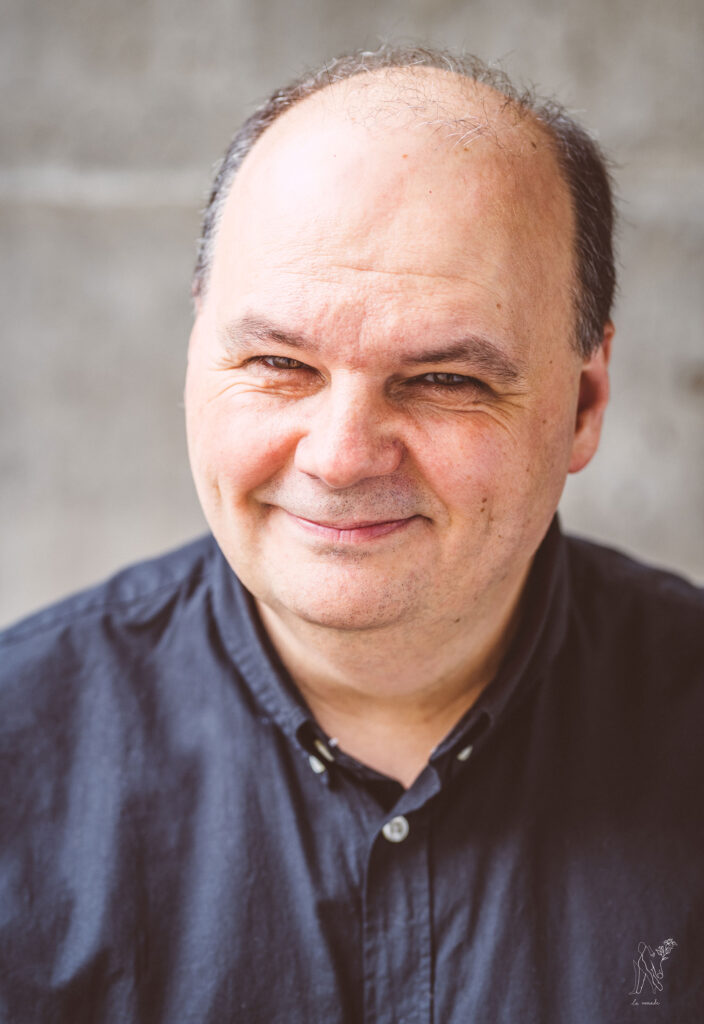 Derrière le Centre de Création Diffusion de Gaspé, il y a une petite équipe avec de grandes idées. On vous présente Marc Trudel, notre directeur général adjoint et direction technique sans qui nos projets les plus fous ne sauraient voir le jour!