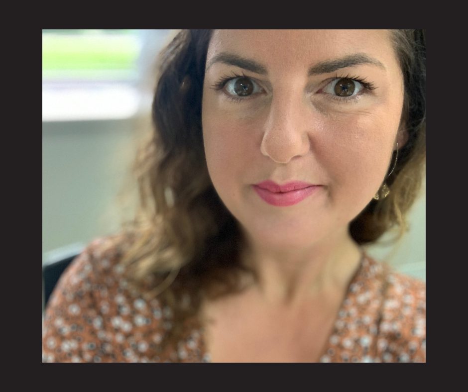 Directrice de la Culture et des Loisirs à la Ville de Gaspé, Caroline Smith baigne dans la culture depuis bien avant son arrivée à l’hôtel de ville.