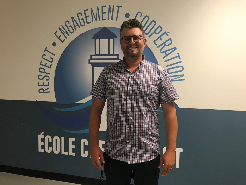 À l’aube du cinquantième anniversaire de l’école C.-E.-Pouliot, CCDG le magazine a approché son directeur Steve Boulay pour discuter de la place de la polyvalente dans l’écosystème culturel de Gaspé. Rencontre avec un passionné des arts et de l’éducation pour qui la culture est à la base de l’identité.